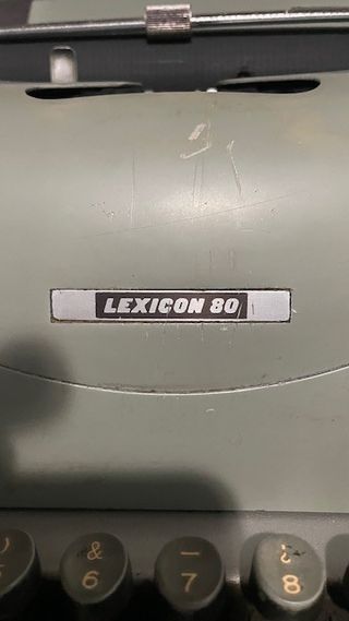 Máquina de escribir Olivetti Lexicon 80