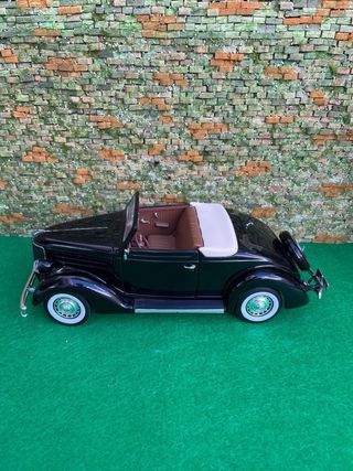 Ford Deluxe Cabriolet (1936) - Welly 1:18
