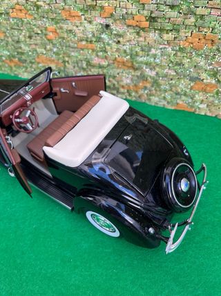 Ford Deluxe Cabriolet (1936) - Welly 1:18