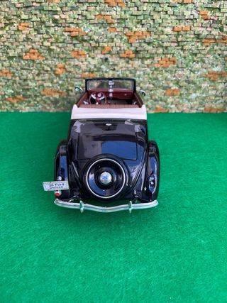 Ford Deluxe Cabriolet (1936) - Welly 1:18