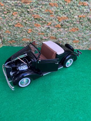 Ford Deluxe Cabriolet (1936) - Welly 1:18