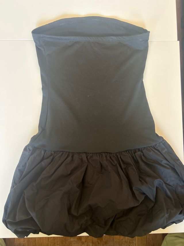 Vestido negro sin tirantes