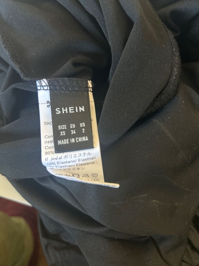 Vestido negro sin tirantes