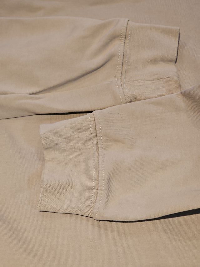 Sudadera beige cuello alto