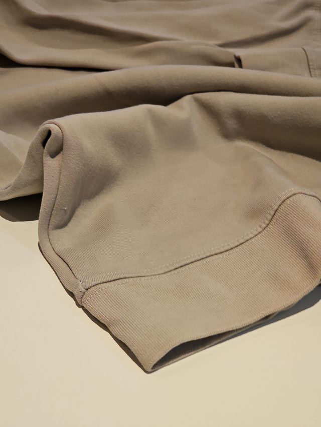 Sudadera beige cuello alto