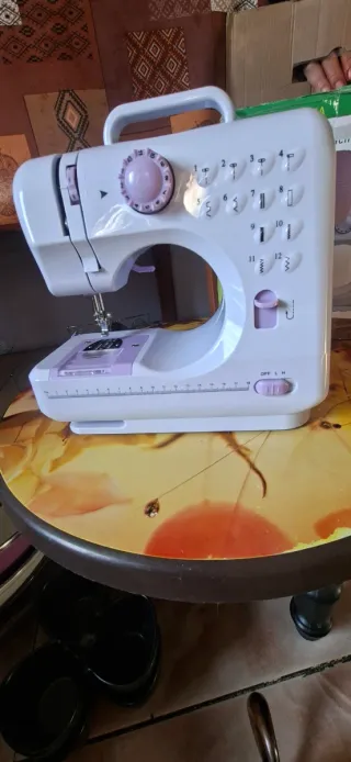 Máquina de coser SM-505A