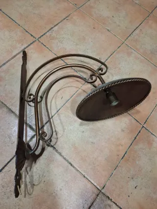 Lámpara de forja estilo rústico