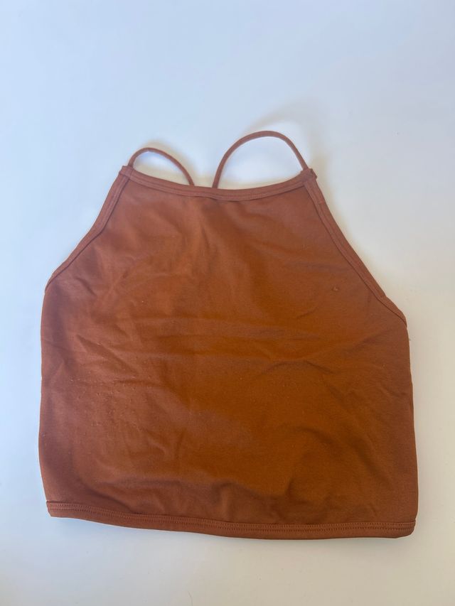Top halter marrón