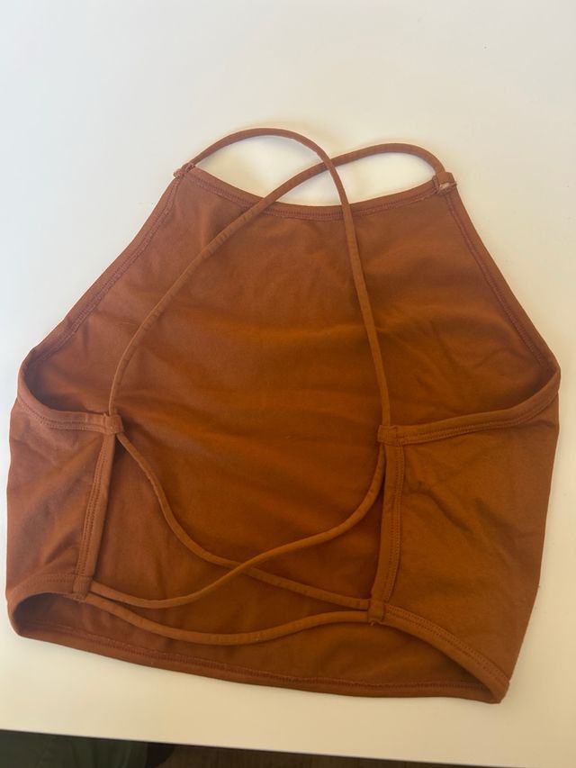 Top halter marrón