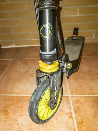 Patinete Oxelo Negro y Amarillo