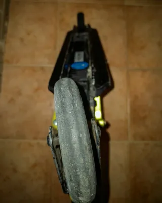 Patinete Oxelo Negro y Amarillo