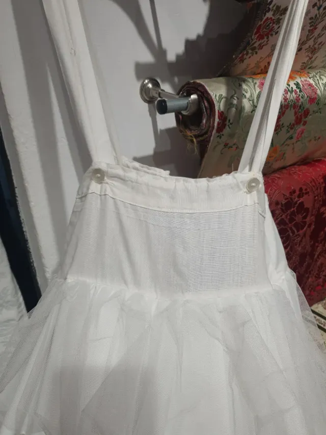 Cancán de niña con volantes y aros