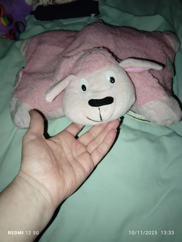 Cojín de peluche oveja rosa