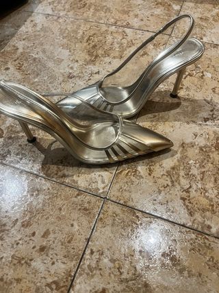 Zapatos dorados tacón transparente talla 38