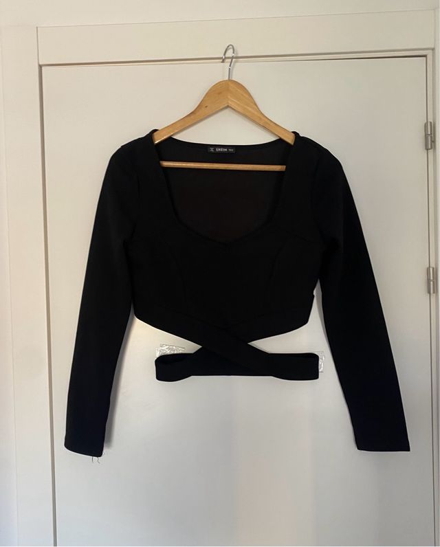 Blusa negra SHEIN cruzada manga larga