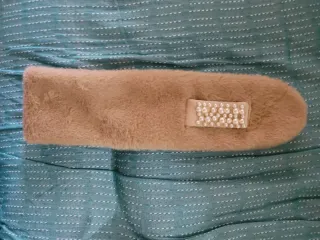 Sciarpa in eco pelliccia con perle