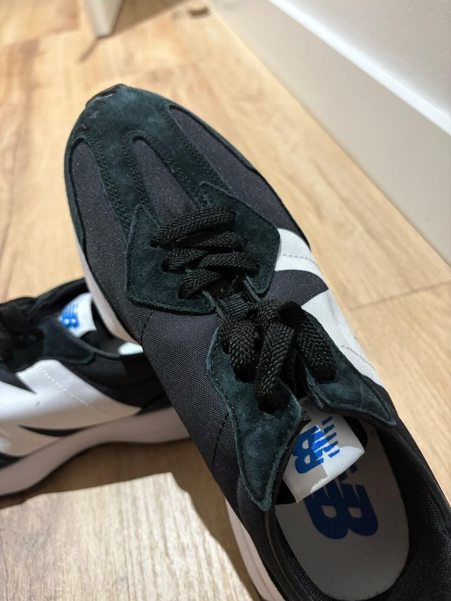 Zapatillas New Balance 41.5 Negras y Blancas