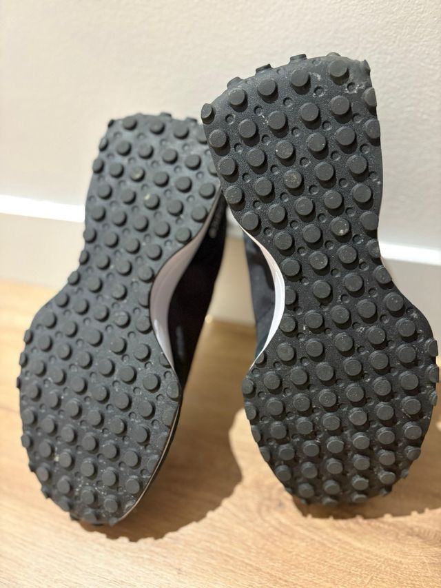 Zapatillas New Balance 41.5 Negras y Blancas