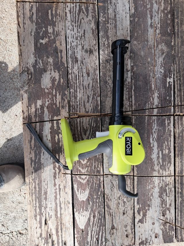 Pistola silicona a batería Ryobi