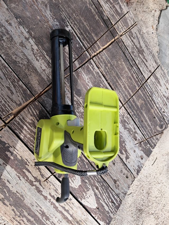Pistola silicona a batería Ryobi