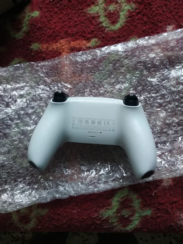 Controller PS5 bianco con 2 joystick magnetici TMR