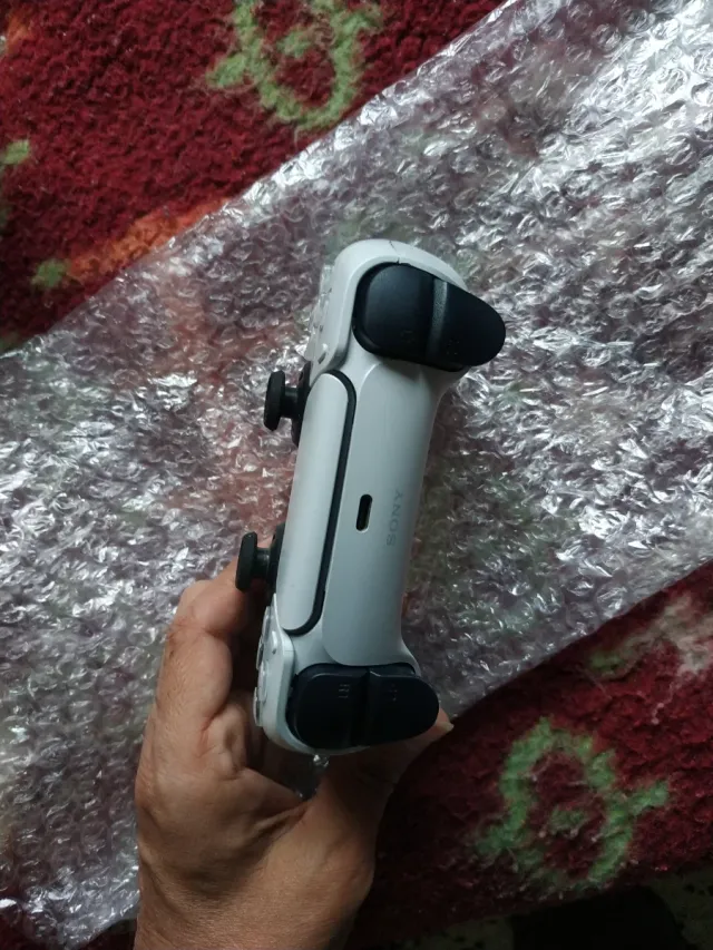 Controller PS5 bianco con 2 joystick magnetici TMR