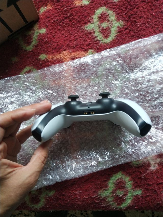 Controller PS5 bianco con 2 joystick magnetici TMR