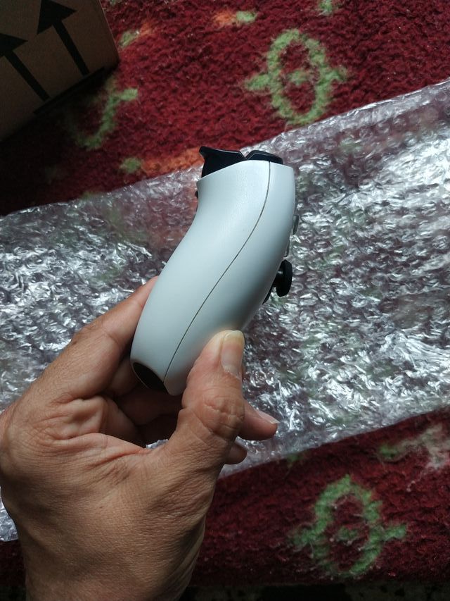 Controller PS5 bianco con 2 joystick magnetici TMR