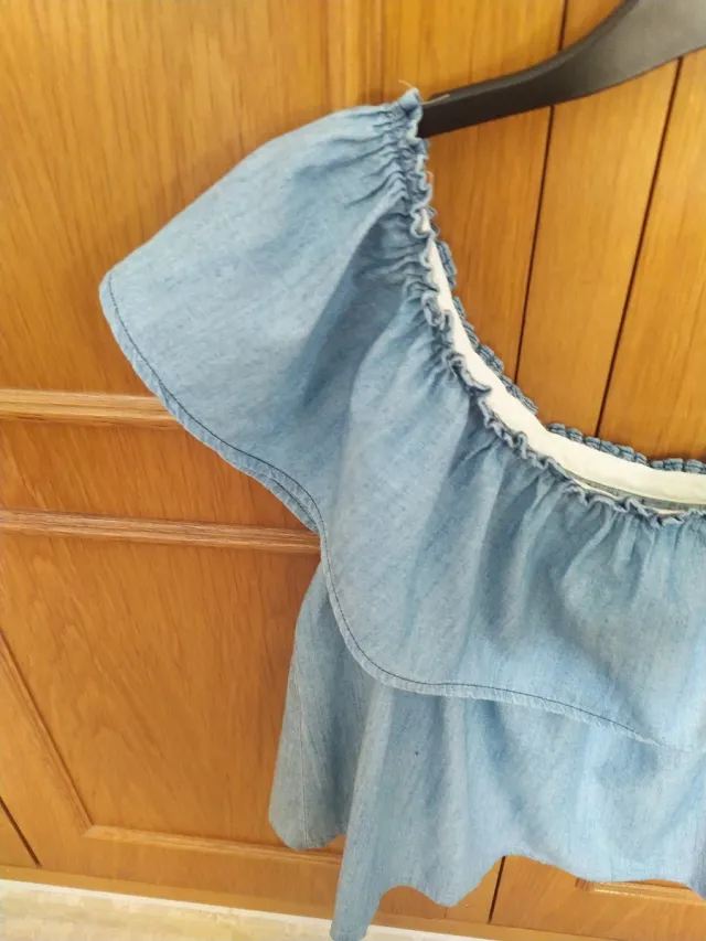 Top vaquero con volantes