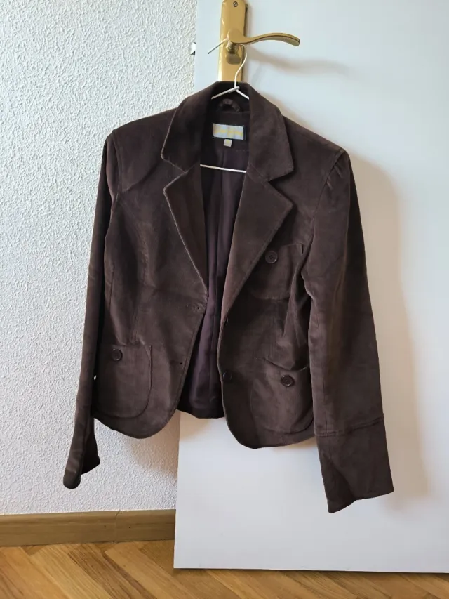 Chaqueta pana fina marrón