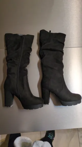 Botas negras de tacón con plataforma