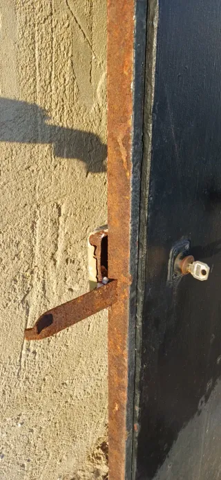 Puerta de hierro para exterior