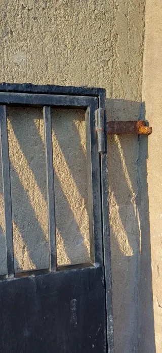 Puerta de hierro para exterior