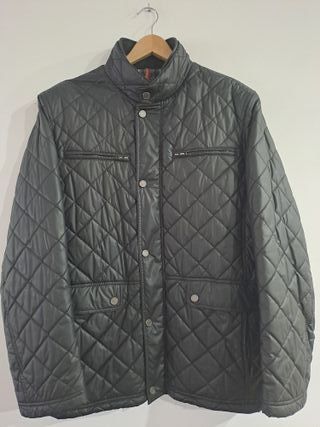 Chaqueta impermeable rombos hombre negra