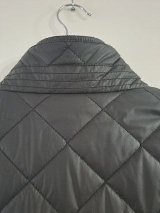 Chaqueta impermeable rombos hombre negra