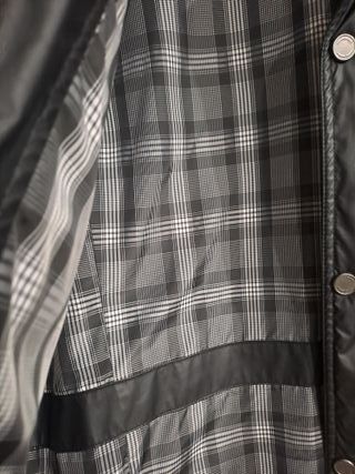 Chaqueta impermeable rombos hombre negra