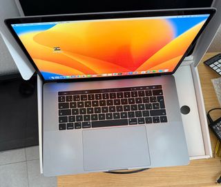 MacBook Pro 15 i7 16GB RAM 500GB SSD + ofice 2019