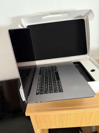 MacBook Pro 15 i7 16GB RAM 500GB SSD + ofice 2019