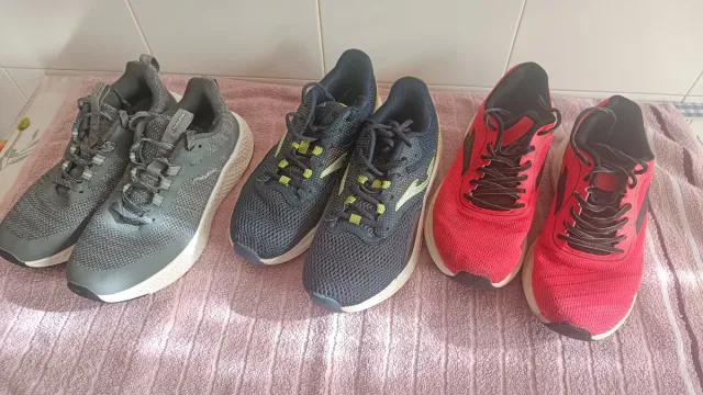 Lote 3 pares zapatillas deportivas núm. 41