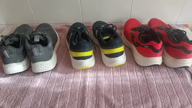 Lote 3 pares zapatillas deportivas núm. 41