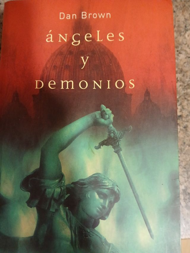 Angeles y Demonios / Angels and Demons (Spanish Edition)