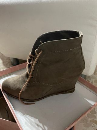 Botas cuña marrones con cordones