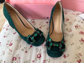 Zapatos Alma en Pena piel verde joya