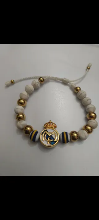 Pulsera Real Madrid con logo y cuentas doradas