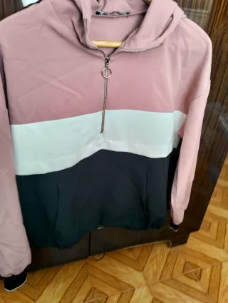 Sudadera Zara corta con cremallera