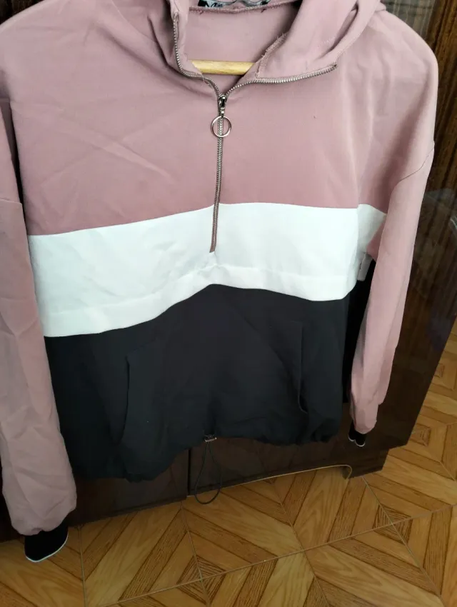 Sudadera Zara corta con cremallera