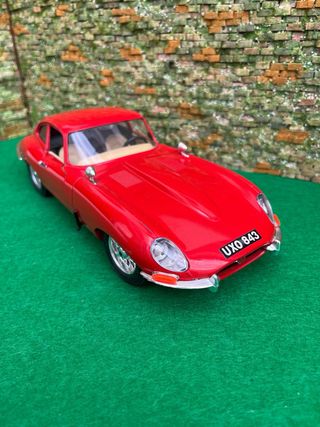 Jaguar E-Type (1961)- Bburago 1:18 - Made in Italy
