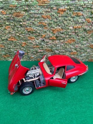 Jaguar E-Type (1961)- Bburago 1:18 - Made in Italy