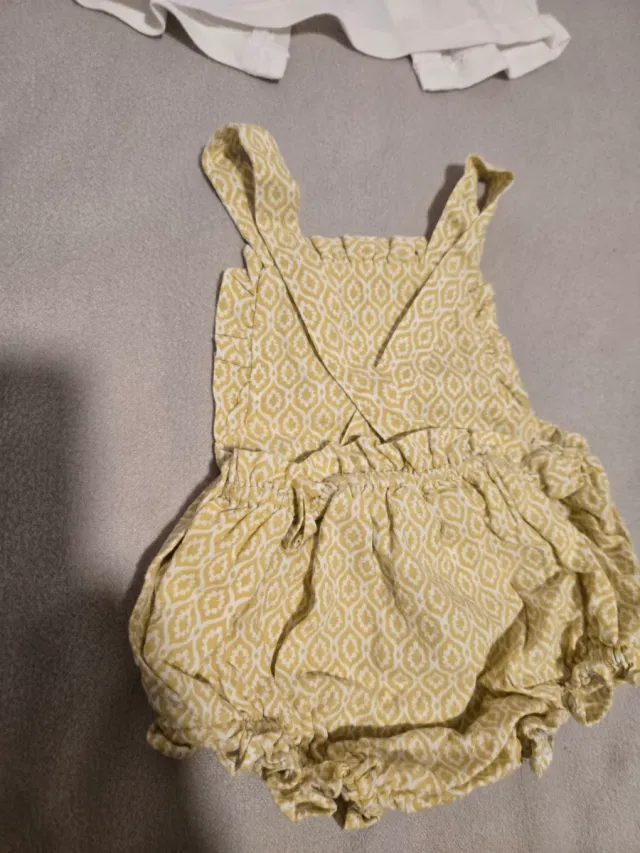 Set di tre pupazzi di peluche per neonato in giallo