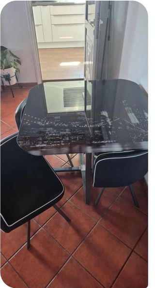 Mesa cristal negra y 4 sillas